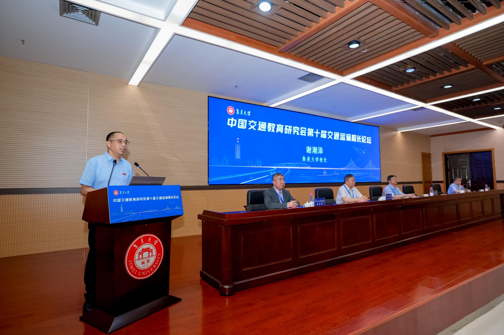 谢校长.jpg 谢校长.jpg